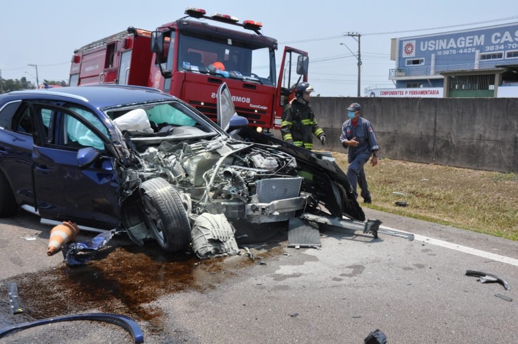 Acidente na SP-75 envolve quatro veículos