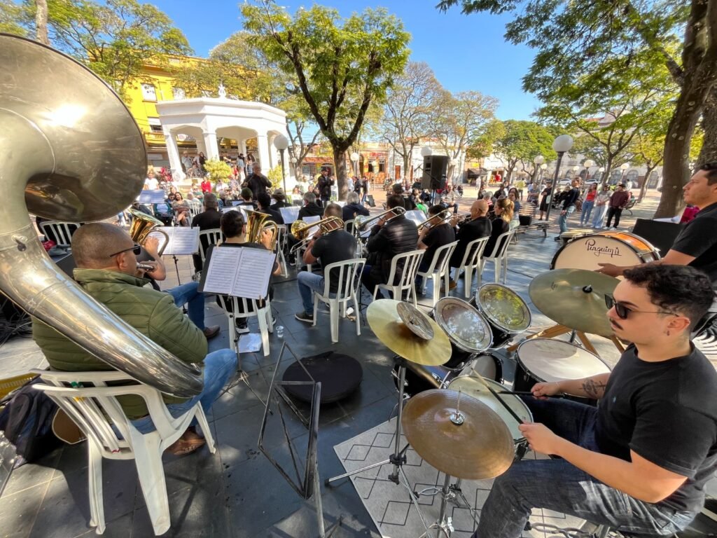 Banda do Carmo se apresenta no projeto Vem pro Coreto