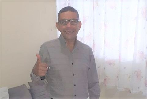 Homem deixa carro em posto e desaparece