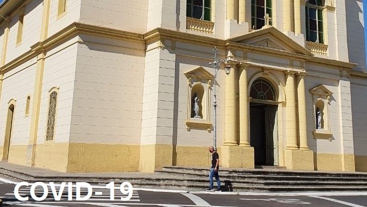 Média de novos casos diários  de Covid-19 cai para 15