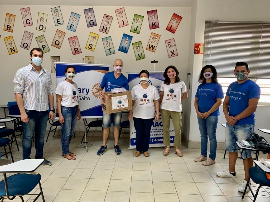 Rotary Club de Salto doa máscaras inclusivas para ASPAS
