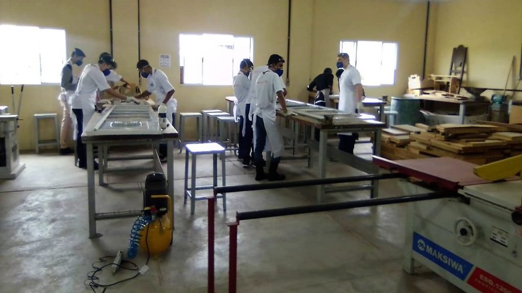 POEAO retoma aulas com restauração de porta de 1872