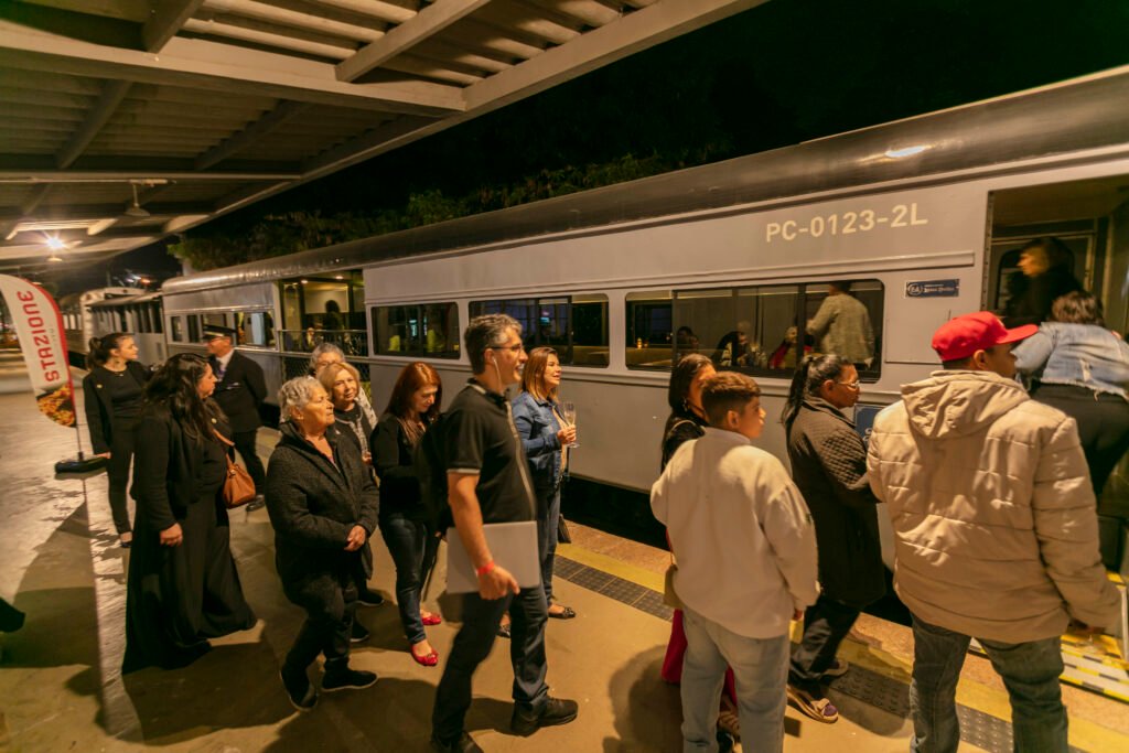 Já pensou se a festa da firma fosse em um trem?