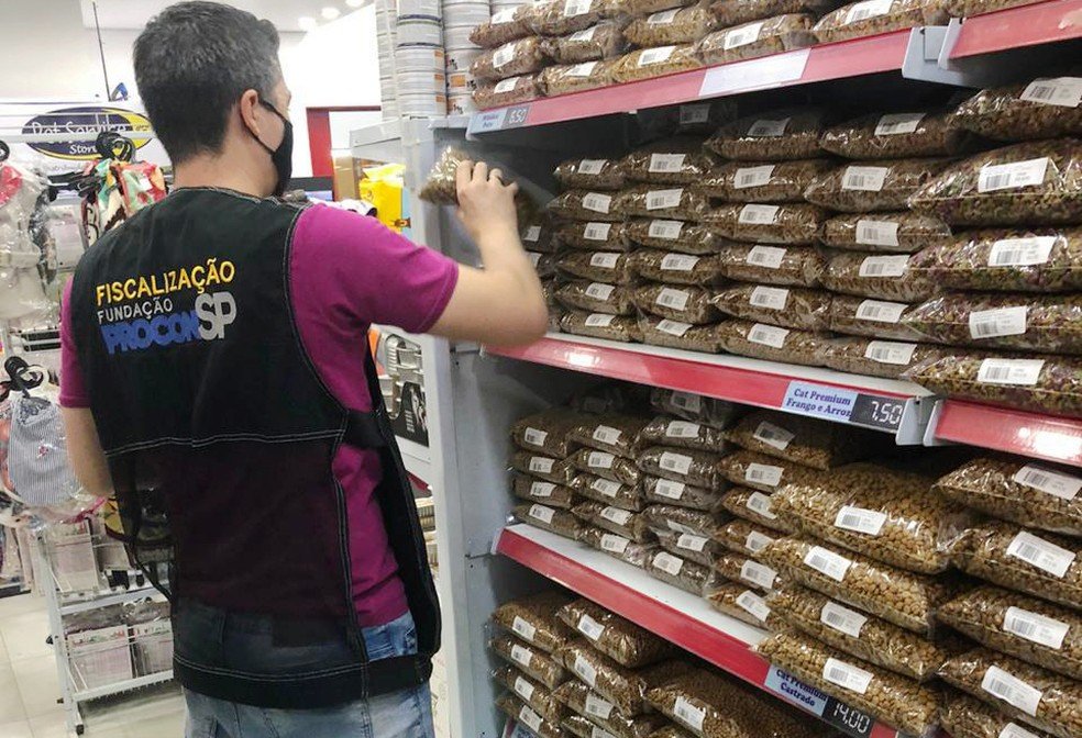 Procon-SP autua  lojas agropecuários e petshops