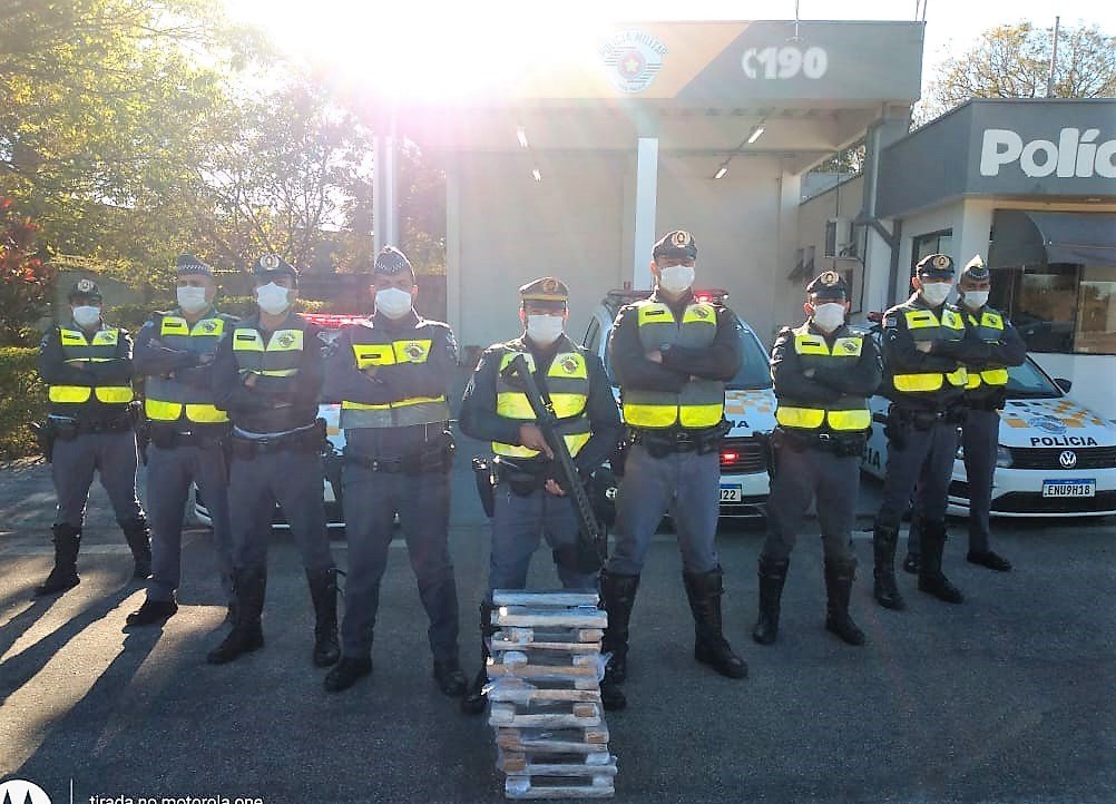 Polícia apreende grande quantidade de drogas