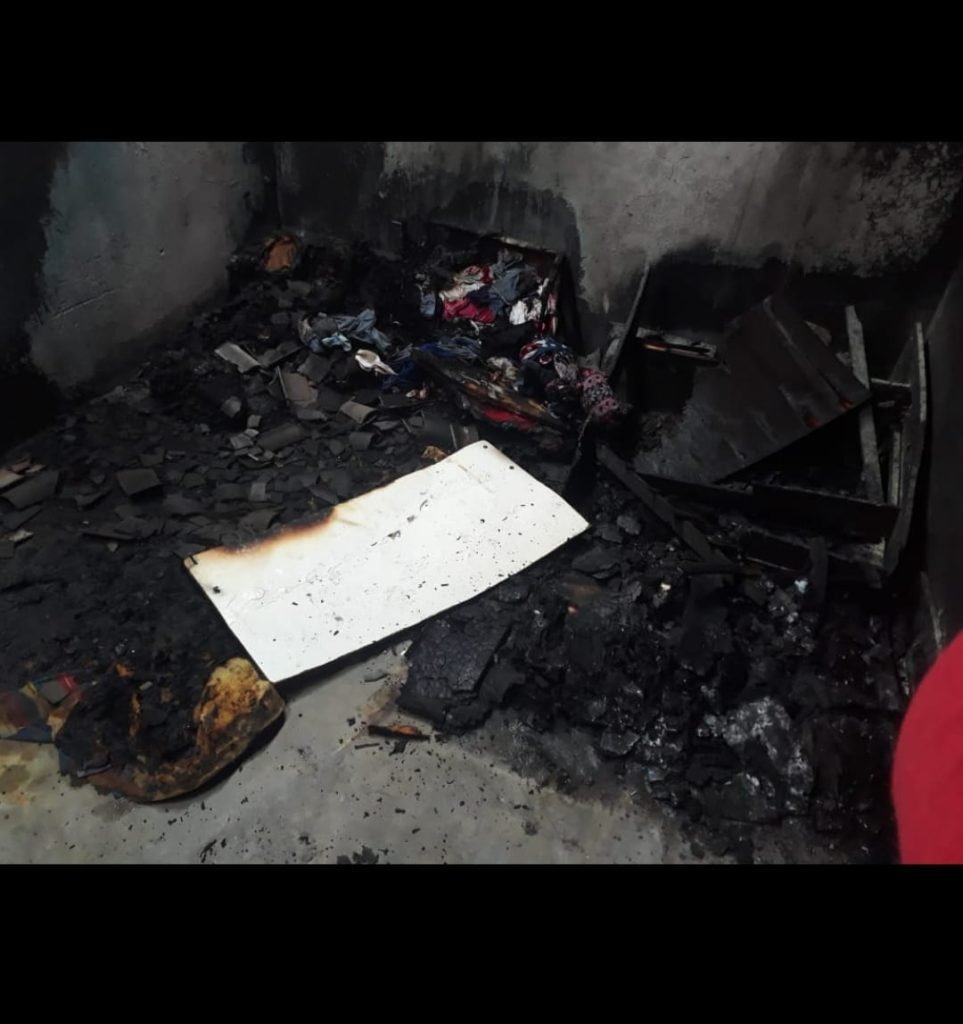 Família que teve casa incendiada pede ajuda