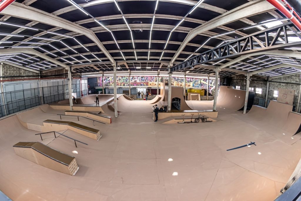 Fabrika do Skate reinaugura pista com atletas profissionais