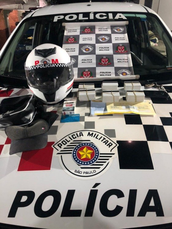 Homem é preso com 305 cartões