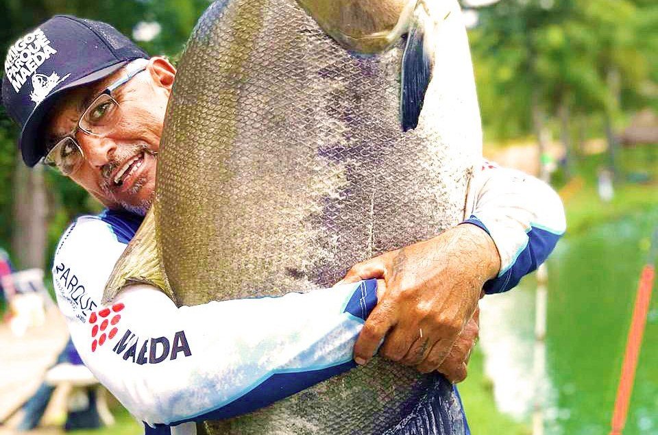 Zeca Modena diverte com canal de pescaria no YouTube