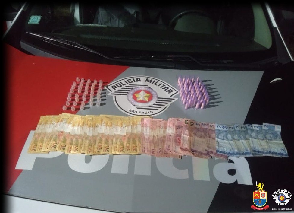 Grupo é preso por tráfico de drogas em praça