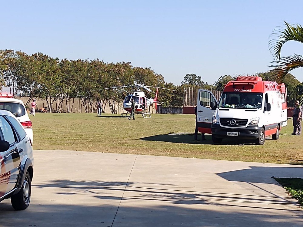 Helicóptero Águia socorre motorista que caiu em ribanceira