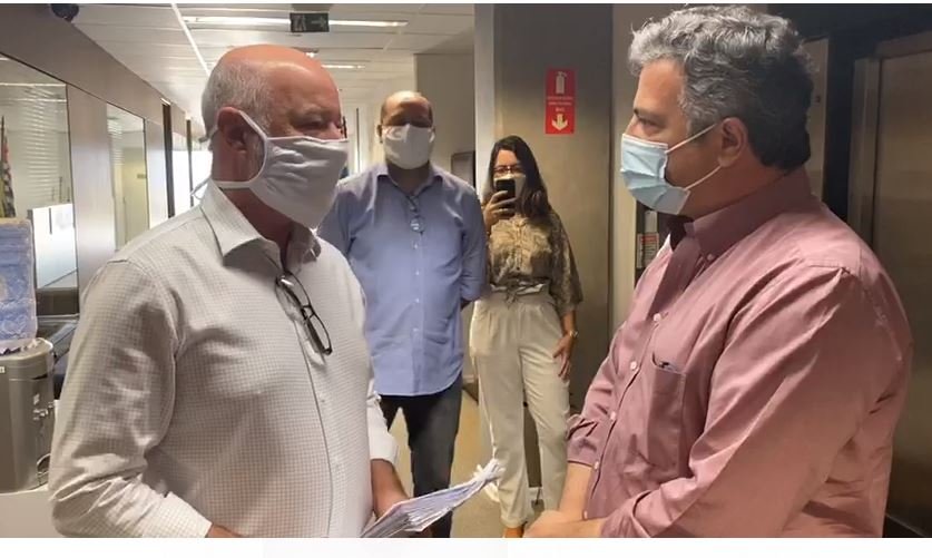 &#8220;Visita&#8221; de deputados a prefeito vira confusão