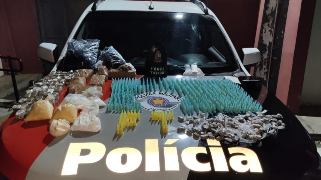 PM prende grande quantia de drogas em apartamento