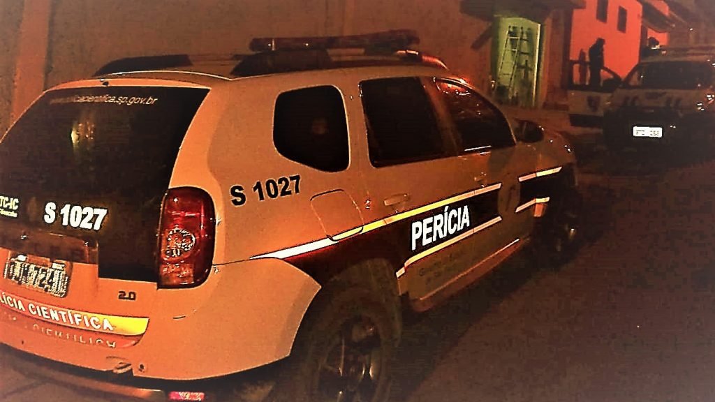 Homem joga bomba em quintal de casa de GCM