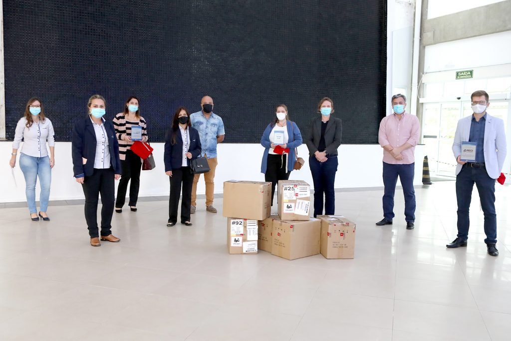 Empresas e cidadãos ituanos doam monitores para Prefeitura