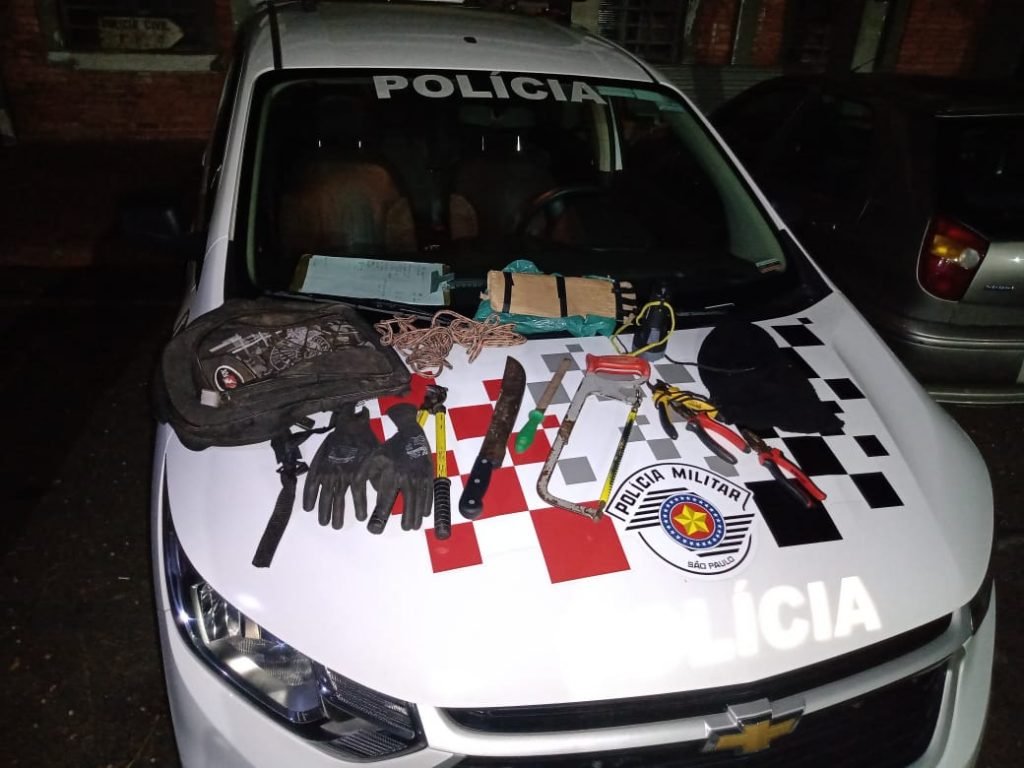Polícia prende ladrões de fios no Pinheirinho