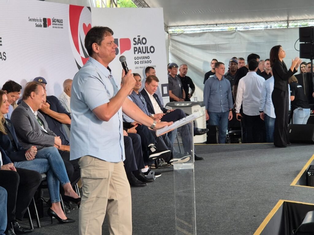 Governador entrega ambulâncias e vans em Itu para transporte do SUS