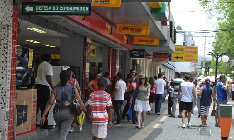 Indaiatuba recua e reduz horário de comércio