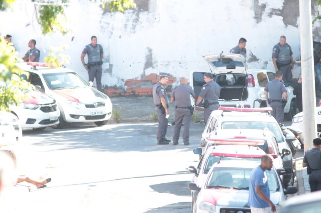 Após perseguição, homem morre em confronto com a PM