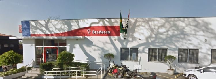 Agências bancárias atendem em novos horários