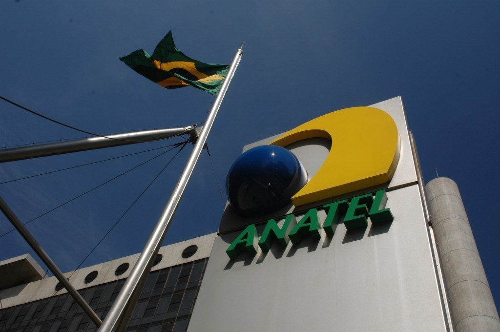 Anatel pede para operadores ampliarem banda larga e abrirem wifi