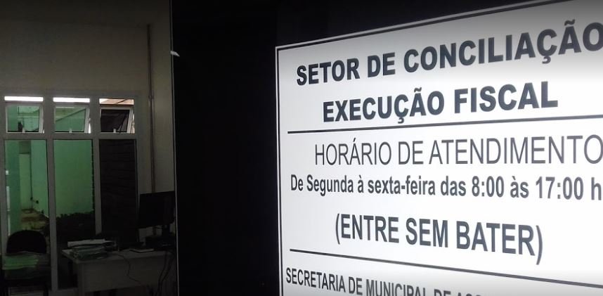 Procurador municipal autua a si próprio sobre dívida de IPTU