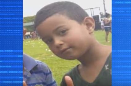 Motociclista que atropelou criança se apresenta na delegacia