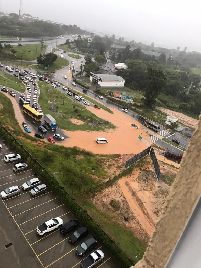 Chuva intensa causa transtornos em Itu e região