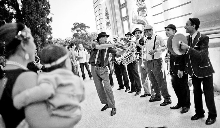 Fanfarria Bailable faz apresentação pelas ruas de Itu neste sábado