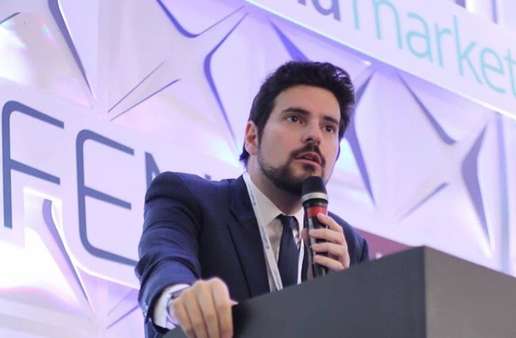 Lei criminaliza induzimento à autolesão corporal pelas redes sociais