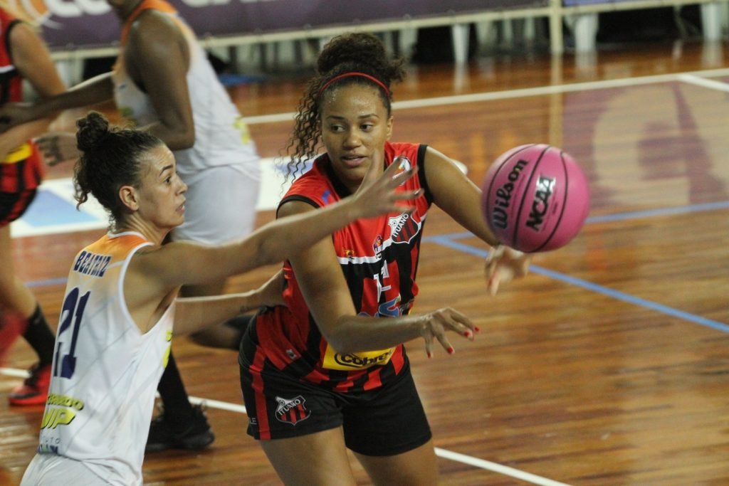 Ituano Basquete renova com pivô Monique