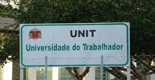 Alunos reclamam de taxa cobrada pela UNIT