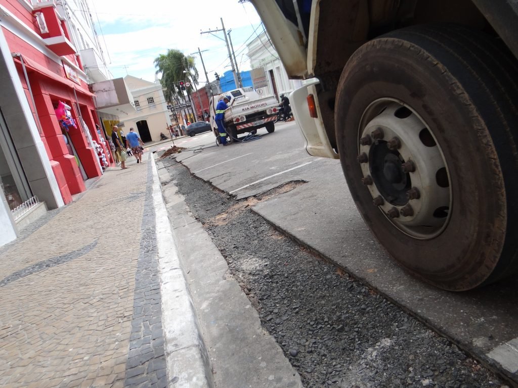 CIS inicia  neste domingo troca de tubulação de água e esgoto na Floriano Peixoto