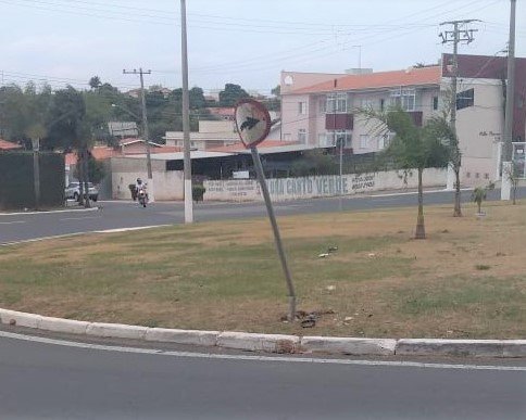 Motociclista morre após acidente na rotatória da Galileu Bicudo