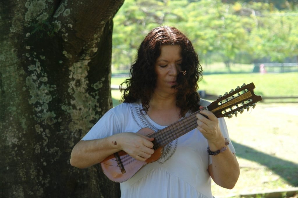 Cantora chilena Tita Parra se apresenta na Praça do Carmo neste domingo