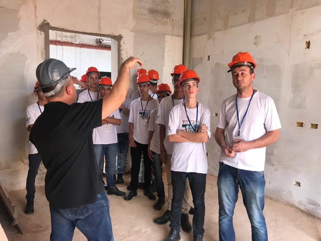 Projeto Oficina Escola oferece cursos de restauração para alunos da rede pública