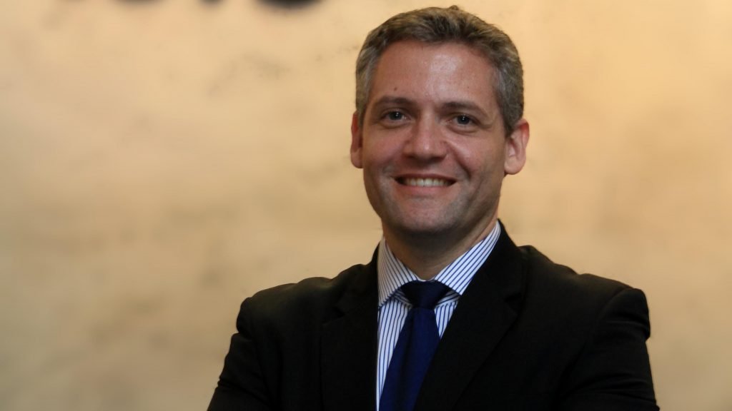 Você devolveria uma carteira repleta de dinheiro?