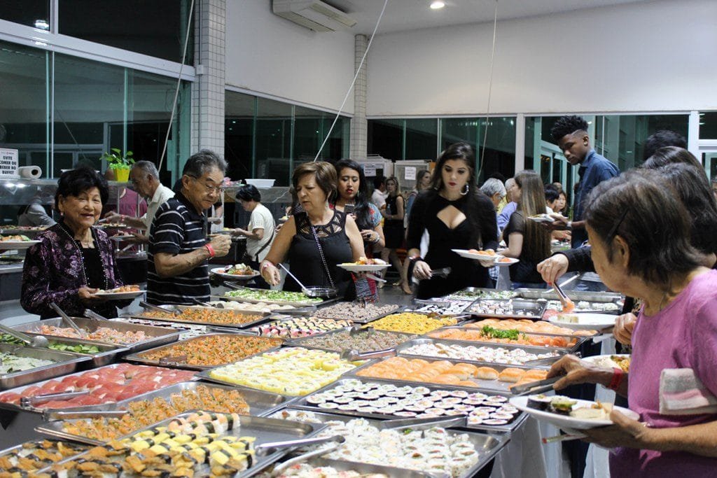 Próxima Noite do Sushi terá show beneficente do grupo Todos Nós