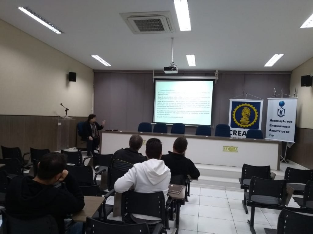 Alunos aprovam curso da Associação dos Engenheiros e Arquitetos de Itu