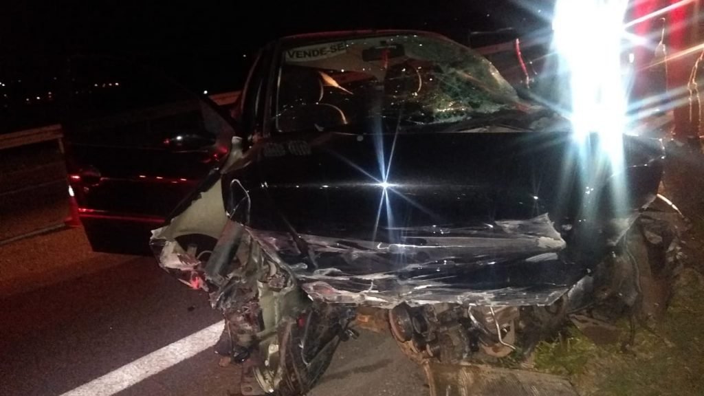 Embriagado, homem perde controle de carro na SP-75