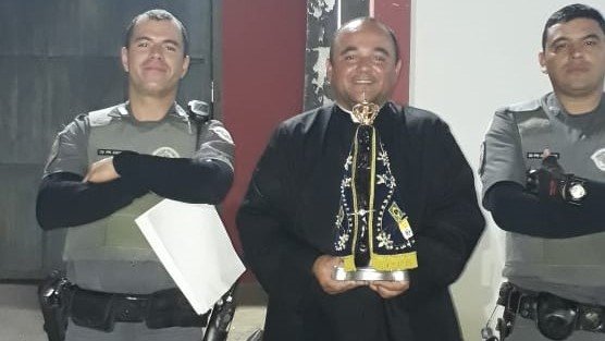 Rapaz furta Santa para comprar drogas e revende por R$ 30