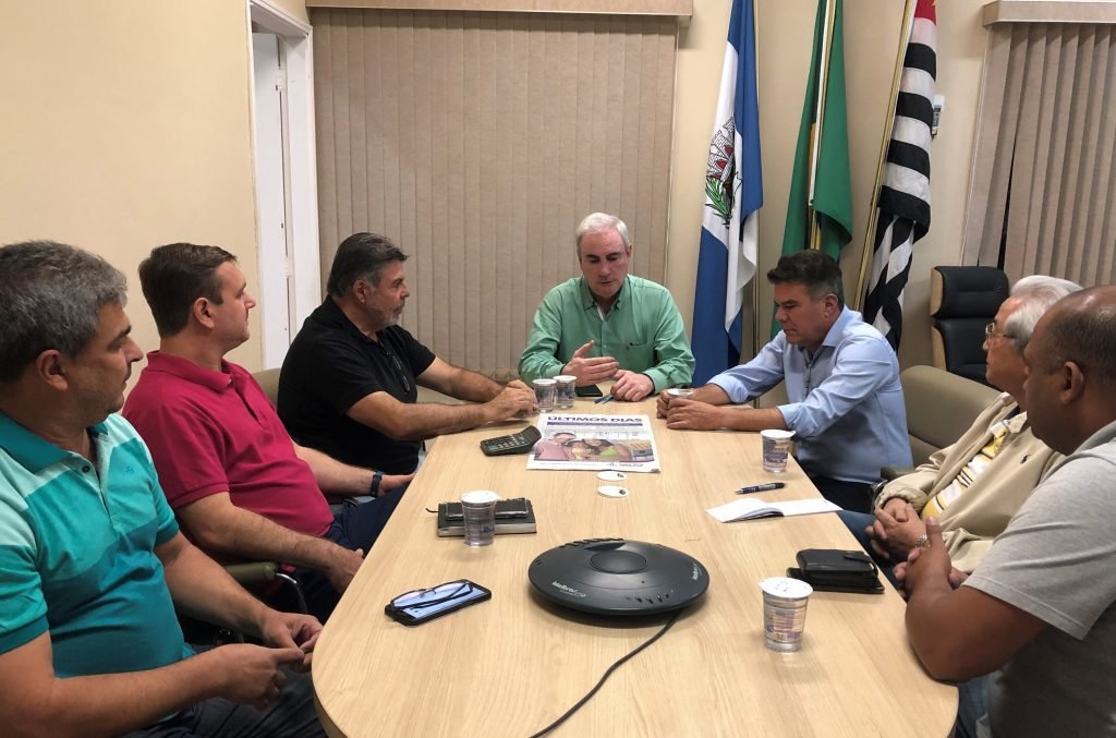 Prefeito se reúne com Associação de Engenheiros para tratar de mutirão para regularização de imóveis