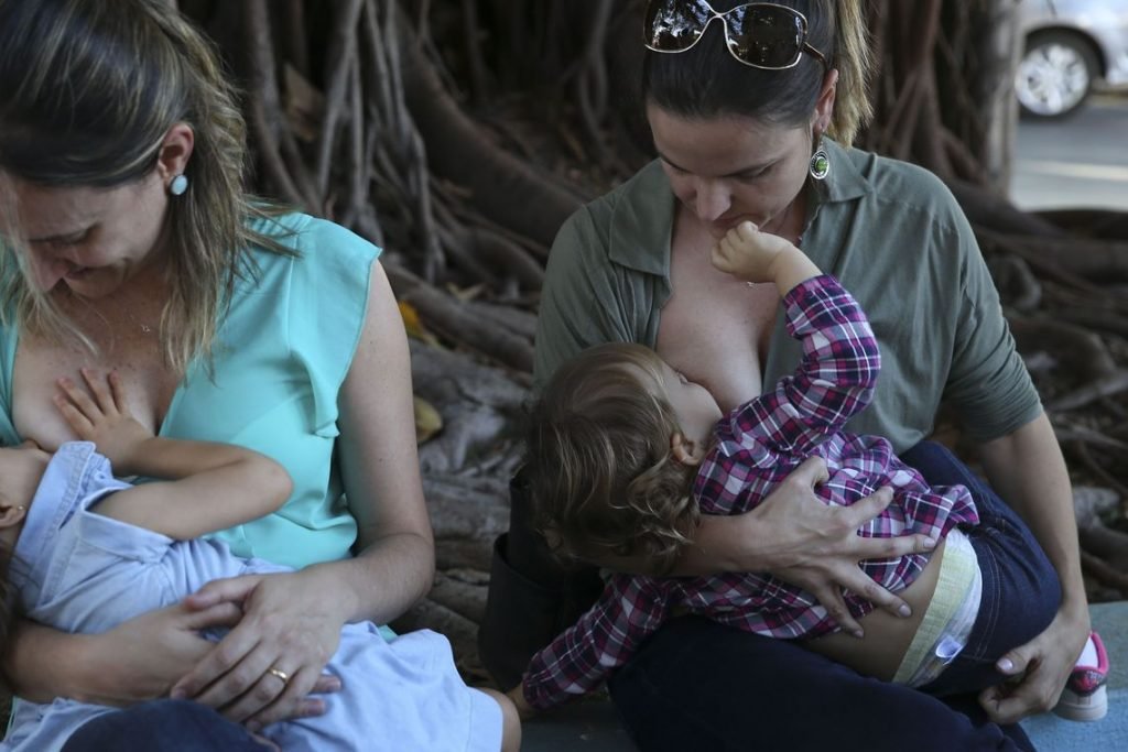 Oito mitos e verdades sobre aleitamento materno