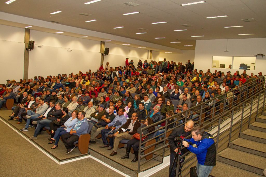 Audiência sobre regularização de imóveis deixa auditório lotado