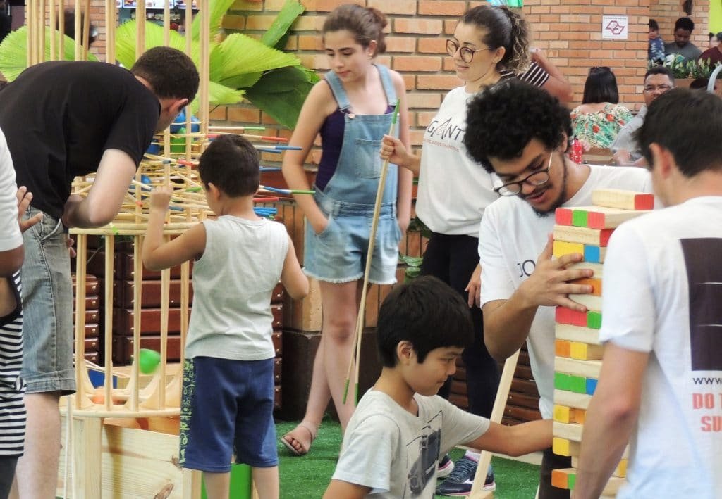Plaza terá jogos gigantes para crianças e adultos
