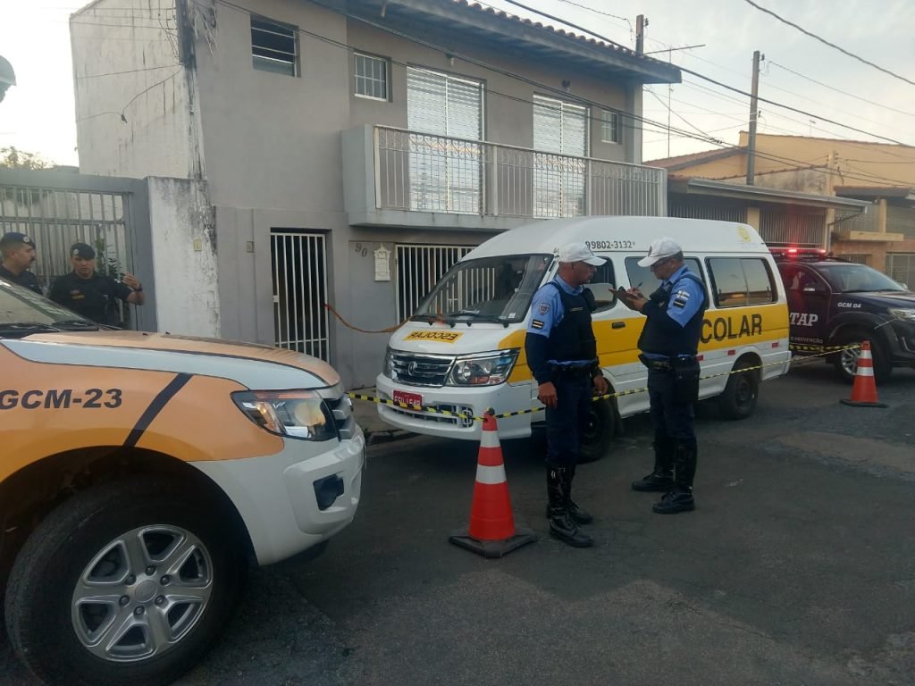 Menino morre atropelado por van